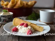 Rezept: BiNe` S GEFรLLTE ROLLE MIT CREME & BEEREN Bild Nr. 7954 BiNe` S GEFรLLTE ROLLE MIT CREME & BEEREN - Rezept - Bild Nr. 7954