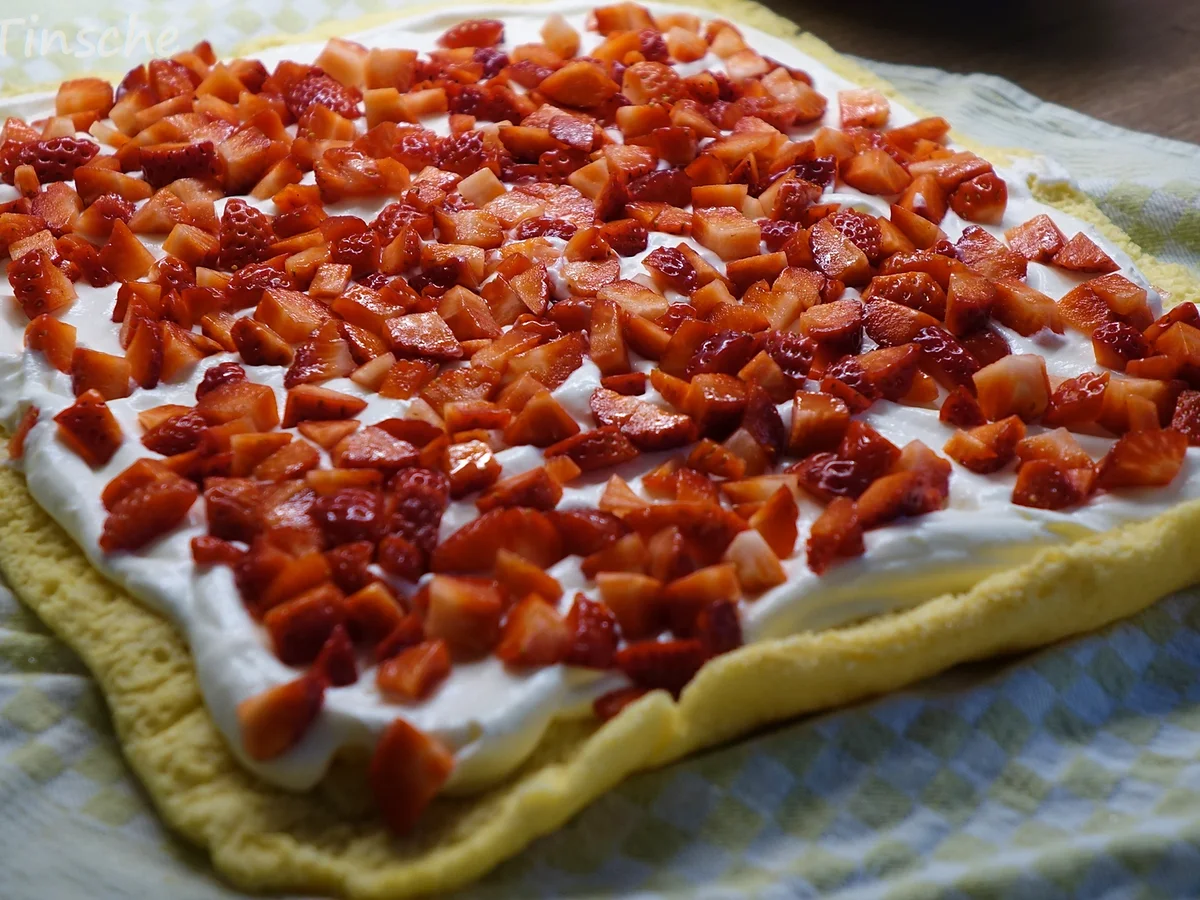 Erbeer-Sahne-Biskuitroulade - Rezept - Bild Nr. 7954