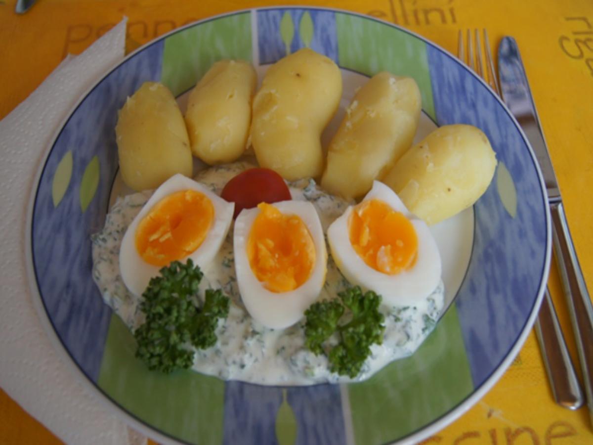 Grüne Sauce mit gekochten Eiern und Pellkartoffeln - Rezept - kochbar.de