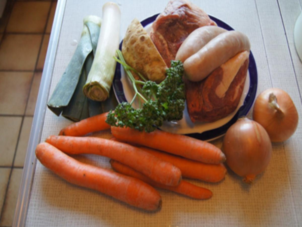 Rindfleischsuppe mit Gemüse und Bratwursteinlage - Rezept - Bild Nr. 7952