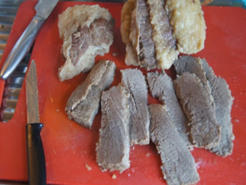 Rindfleischsuppe mit Gemüse und Bratwursteinlage - Rezept - Bild Nr. 7956