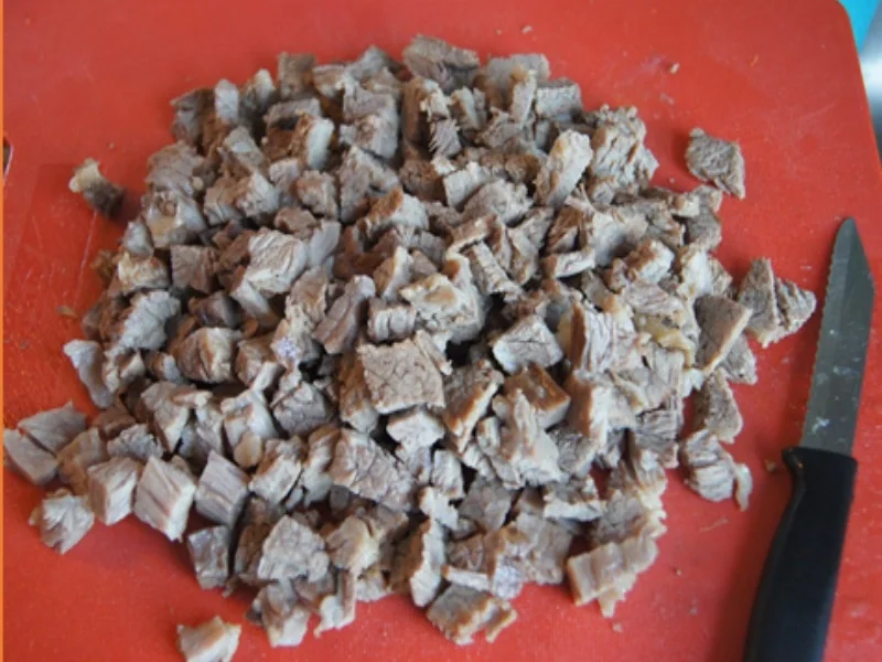 Rindfleischsuppe mit Gemüse und Bratwursteinlage - Rezept - Bild Nr. 7957