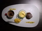 Crème brûlée und Küchlein an Espuma und Sorbet von der Passionsfrucht - Rezept