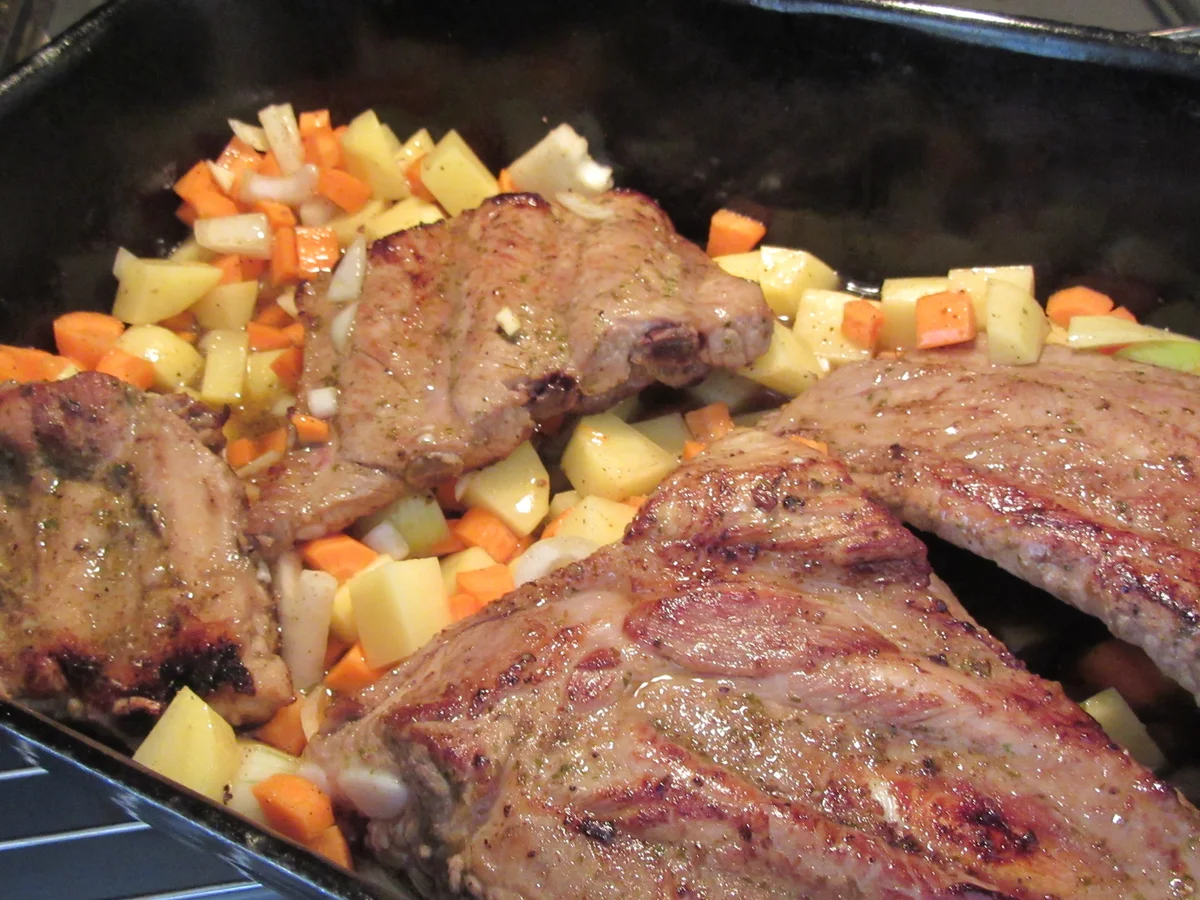Fleisch: Marinierte Schälrippchen auf Karotten-Kartoffel-Ragout - Rezept - Bild Nr. 7963