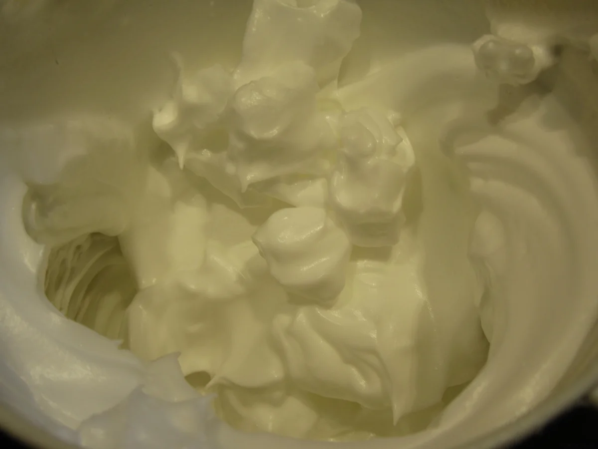 Rezept: Backen: Rhabarber-Mus-Schnitten mit Eischaumhaube Bild Nr. 7961 Backen: Rhabarber-Mus-Schnitten mit Eischaumhaube - Rezept - Bild Nr. 7961