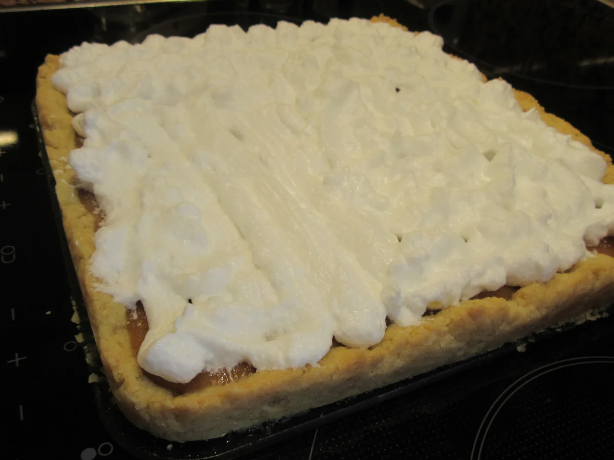 Rezept: Backen: Rhabarber-Mus-Schnitten mit Eischaumhaube Bild Nr. 7962 Backen: Rhabarber-Mus-Schnitten mit Eischaumhaube - Rezept - Bild Nr. 7962