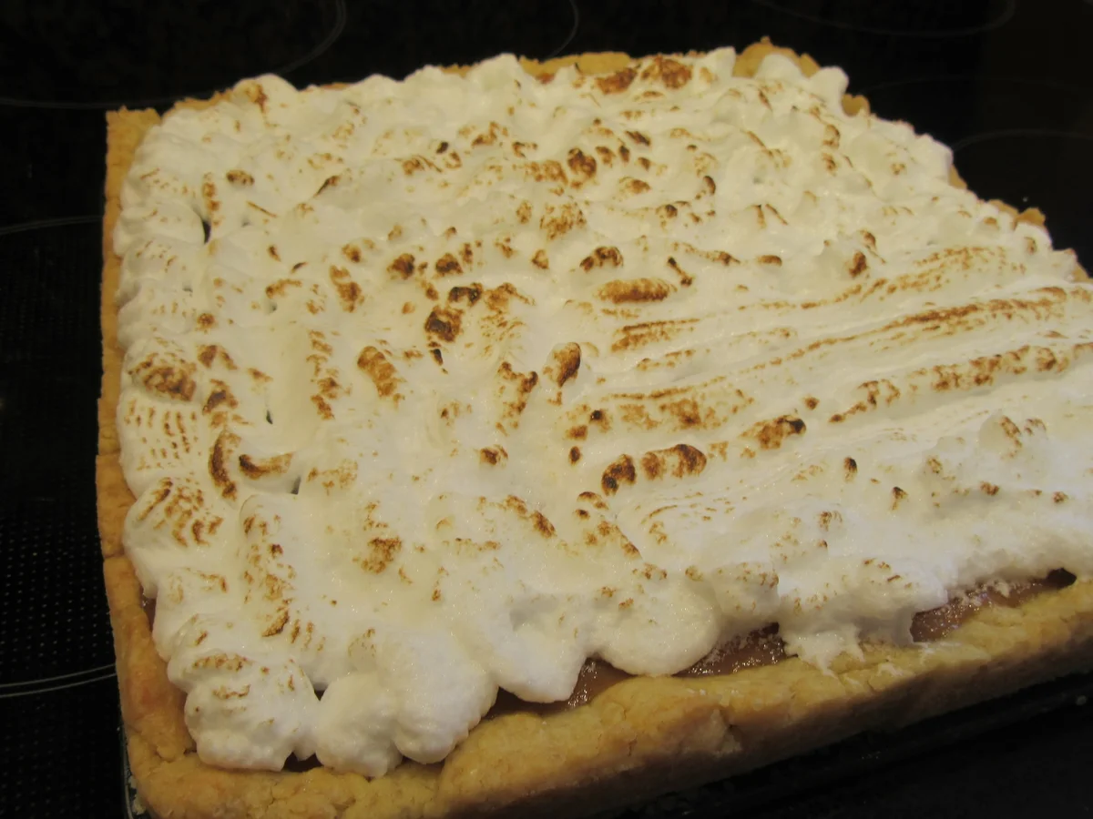 Rezept: Backen: Rhabarber-Mus-Schnitten mit Eischaumhaube Bild Nr. 7963 Backen: Rhabarber-Mus-Schnitten mit Eischaumhaube - Rezept - Bild Nr. 7963