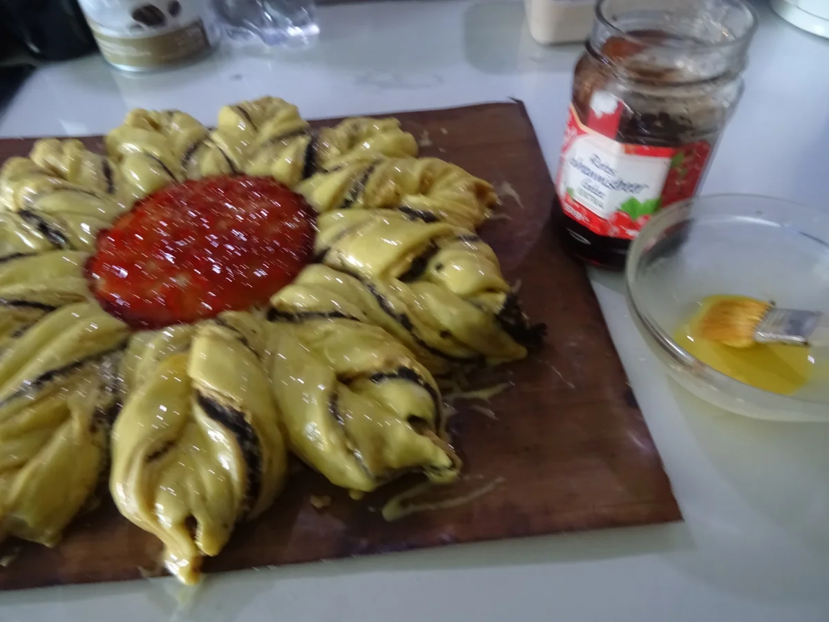 Oster-Blume mit Erdnuss-Schoko-Füllung - Rezept - Bild Nr. 7960