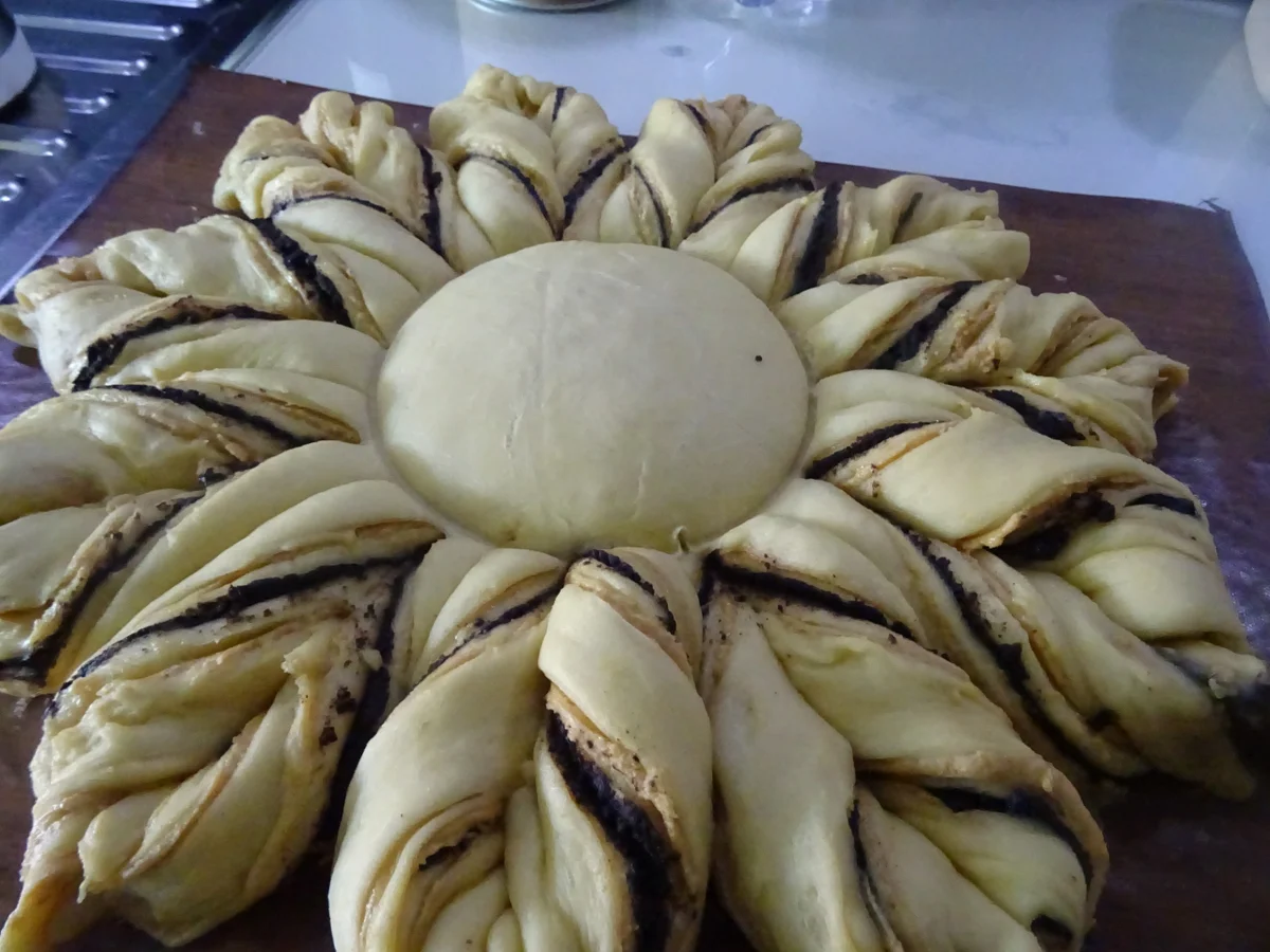 Oster-Blume mit Erdnuss-Schoko-Füllung - Rezept - Bild Nr. 7961