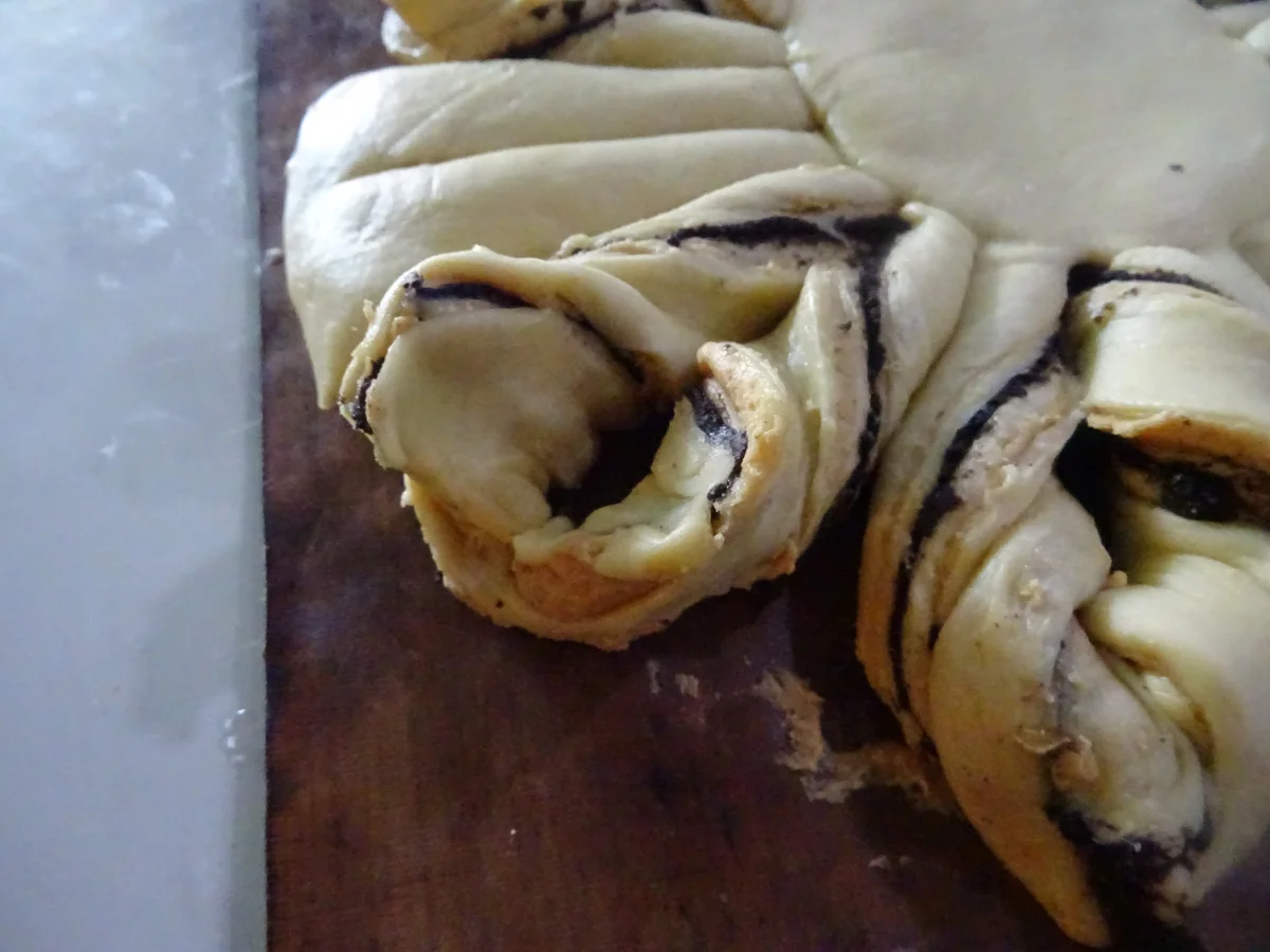 Oster-Blume mit Erdnuss-Schoko-Füllung - Rezept - Bild Nr. 7963