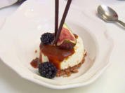 Minicheesecakes mit Salzkaramell, dazu Beeren und Feigen - Rezept - Bild Nr. 7978