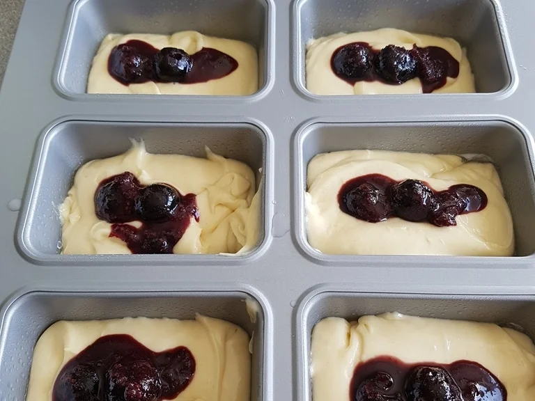 Rezept: Amarena Kirsch- Eierküchlein mit Eierlikör-Quarktopping Bild Nr. 5 Amarena Kirsch- Eierküchlein mit Eierlikör-Quarktopping - Rezept - Bild Nr. 5