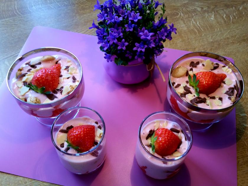 Marinierte Erdbeeren mit Honig-Joghurt - Rezept - kochbar.de