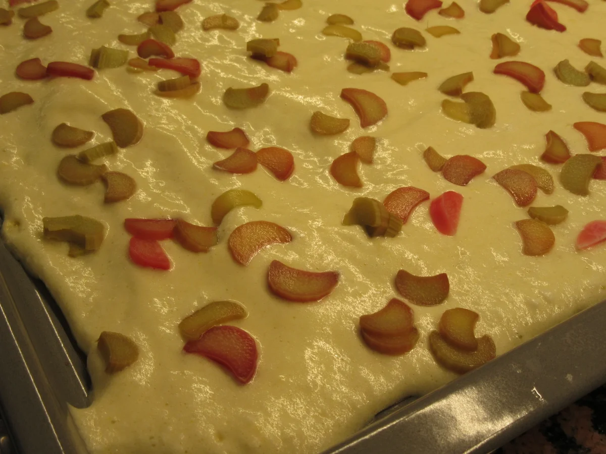 Rezept: Backen: Rhabarber-Biskuitrolle Bild Nr. 7982 Backen: Rhabarber-Biskuitrolle - Rezept - Bild Nr. 7982