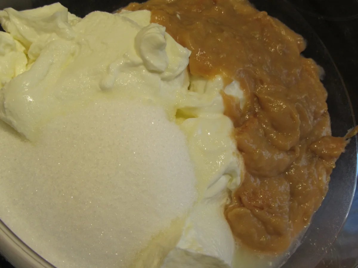 Rezept: Backen: Rhabarber-Biskuitrolle Bild Nr. 7983 Backen: Rhabarber-Biskuitrolle - Rezept - Bild Nr. 7983