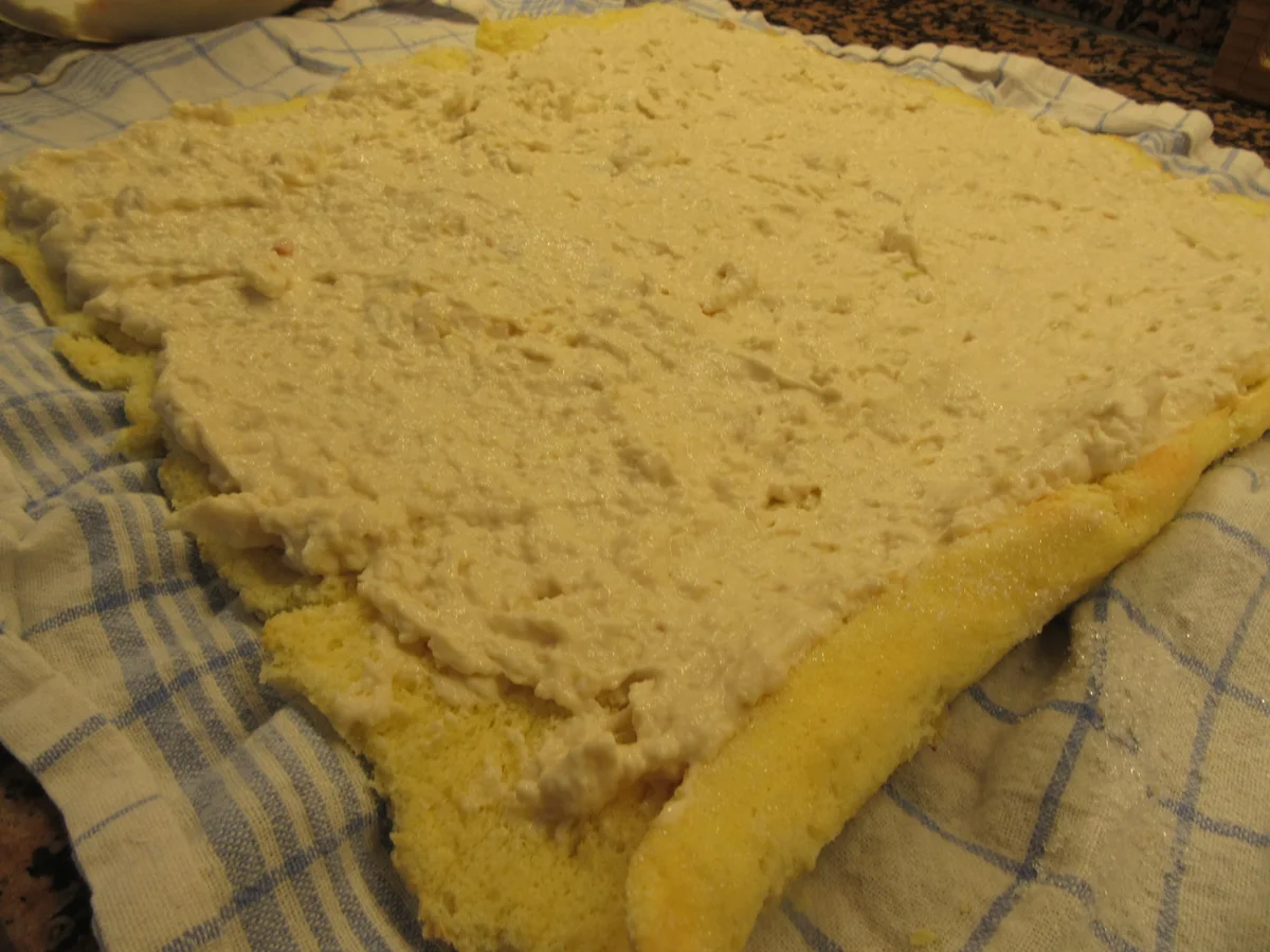 Rezept: Backen: Rhabarber-Biskuitrolle Bild Nr. 7985 Backen: Rhabarber-Biskuitrolle - Rezept - Bild Nr. 7985