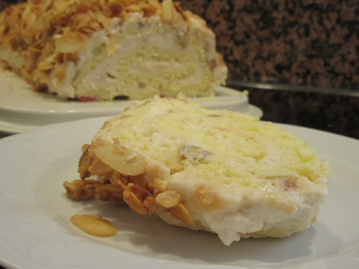 Rezept: Backen: Rhabarber-Biskuitrolle Bild Nr. 7989 Backen: Rhabarber-Biskuitrolle - Rezept - Bild Nr. 7989