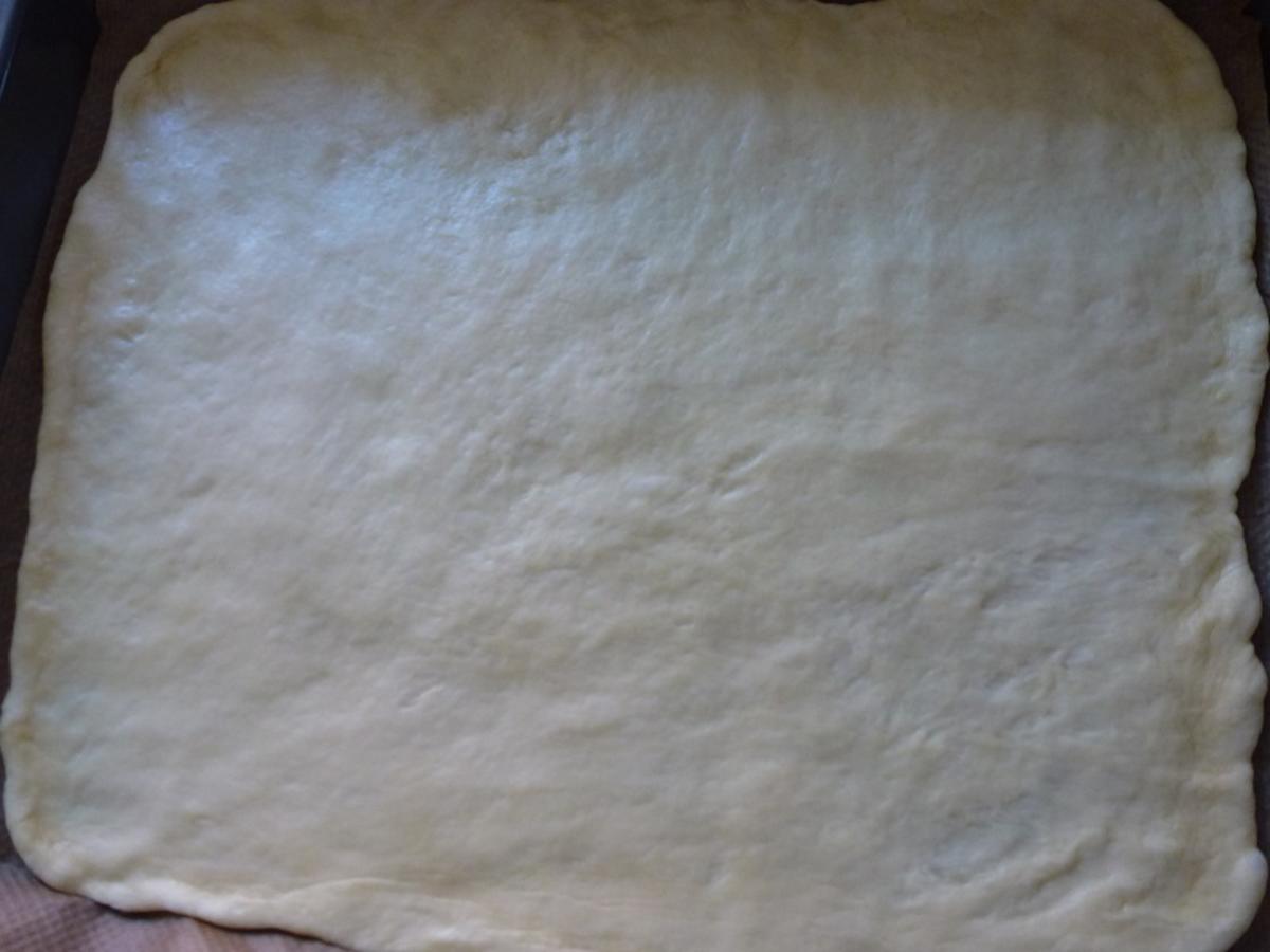 Hefekuchen vom Blech mit nussiger Decke - Rezept - Bild Nr. 8011