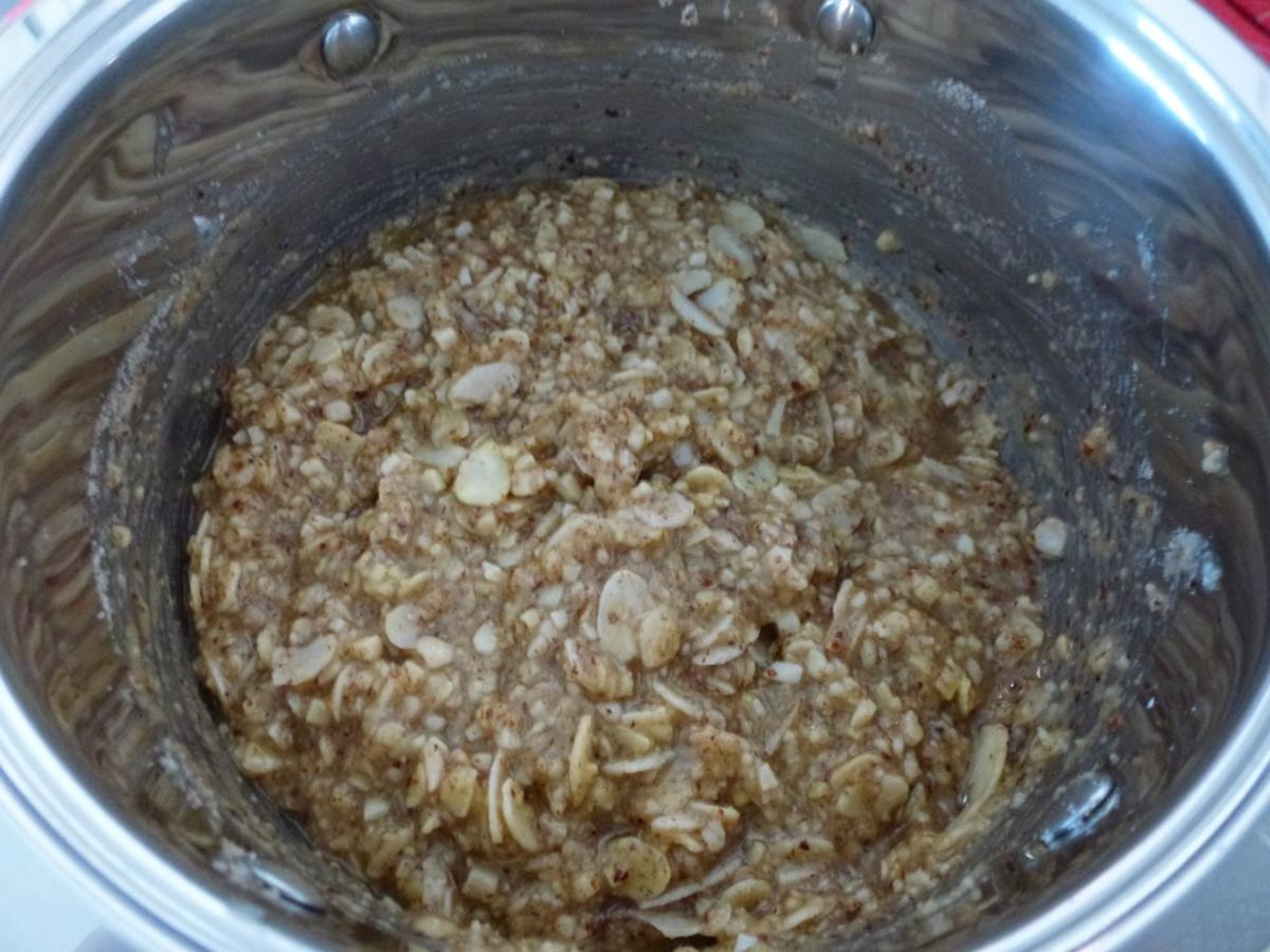 Hefekuchen vom Blech mit nussiger Decke - einfach - von Test00