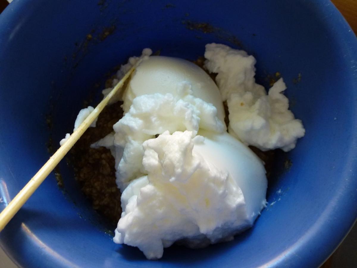 Hefekuchen vom Blech mit nussiger Decke - einfach - von Test00