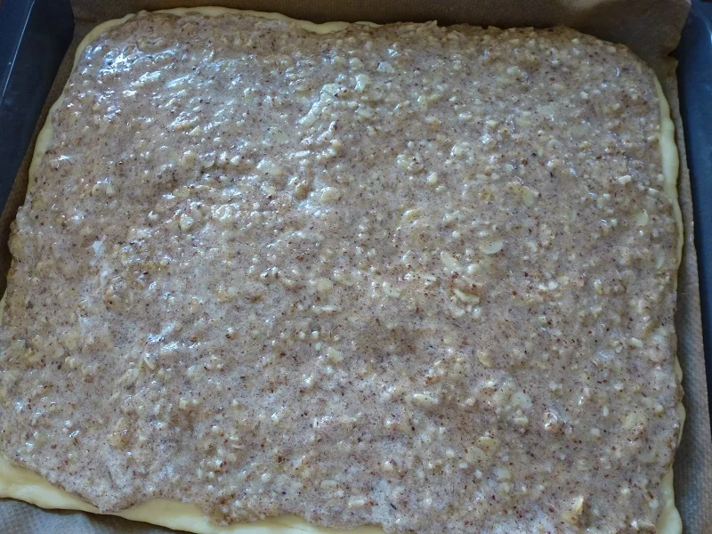 Rezept: Hefekuchen vom Blech mit nussiger Decke Bild Nr. 8017 Hefekuchen vom Blech mit nussiger Decke - Rezept - Bild Nr. 8017