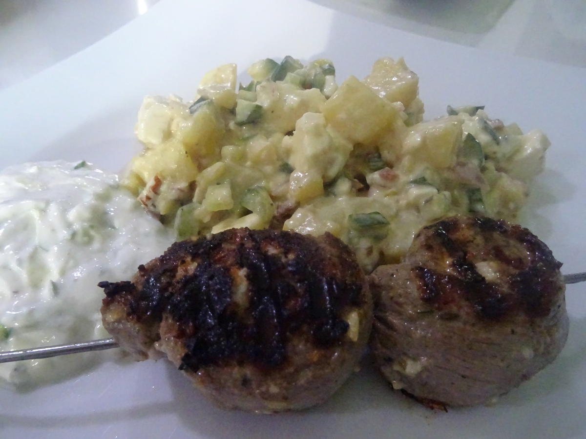 Lamm Spieße mit Kartoffel Gurken Feta Salat - einfach - von barbara62