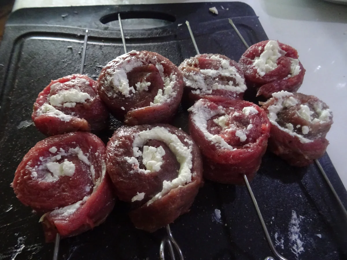 Lamm-Spieße mit Kartoffel-Gurken-Feta-Salat - Rezept - Bild Nr. 8010