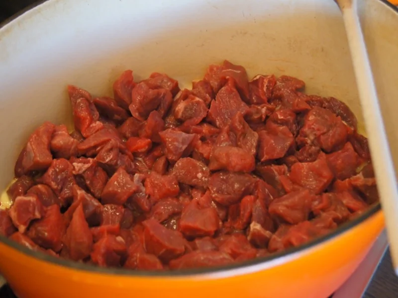 Rezept: Gulascheintopf ungarischer Art im Brotlaib Bild Nr. 8049 Gulascheintopf ungarischer Art im Brotlaib - Rezept - Bild Nr. 8049