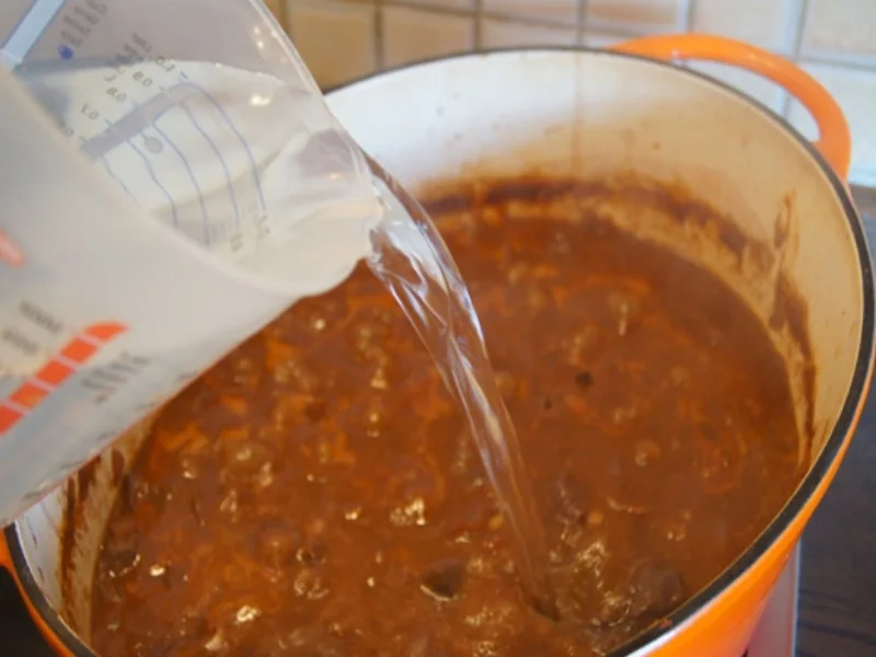 Rezept: Gulascheintopf ungarischer Art im Brotlaib Bild Nr. 8055 Gulascheintopf ungarischer Art im Brotlaib - Rezept - Bild Nr. 8055