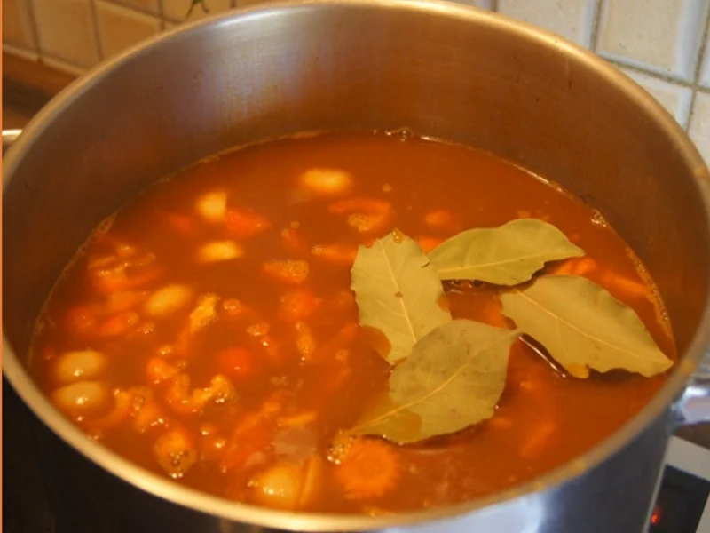 Rezept: Gulascheintopf ungarischer Art im Brotlaib Bild Nr. 8058 Gulascheintopf ungarischer Art im Brotlaib - Rezept - Bild Nr. 8058