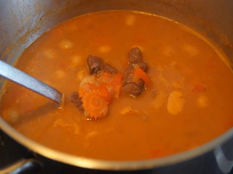 Rezept: Gulascheintopf ungarischer Art im Brotlaib Bild Nr. 8060 Gulascheintopf ungarischer Art im Brotlaib - Rezept - Bild Nr. 8060