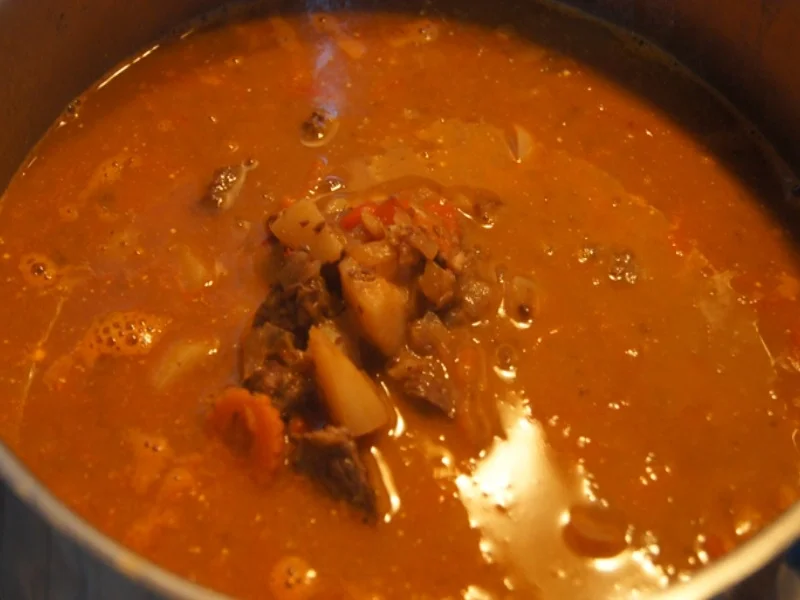 Rezept: Gulascheintopf ungarischer Art im Brotlaib Bild Nr. 8061 Gulascheintopf ungarischer Art im Brotlaib - Rezept - Bild Nr. 8061