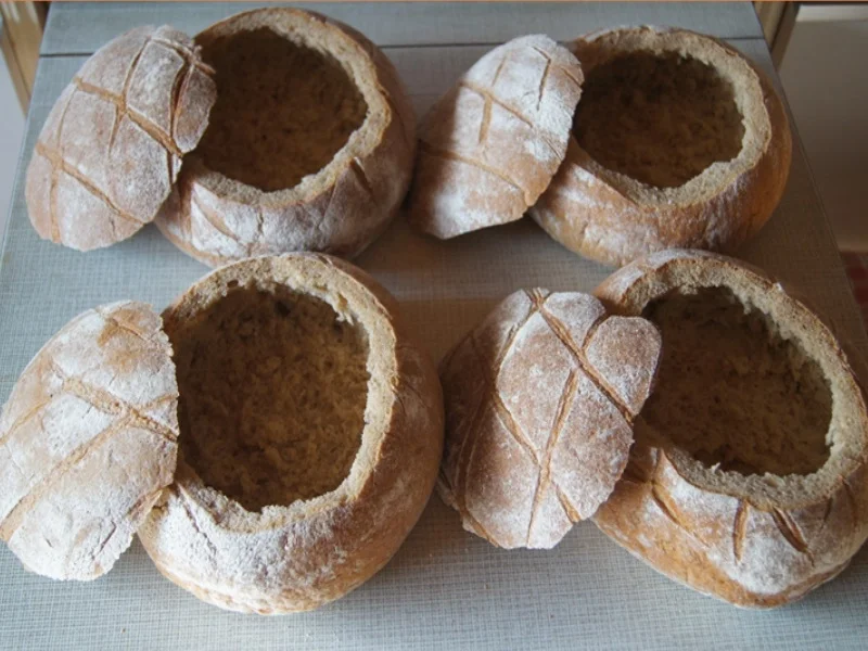 Rezept: Gulascheintopf ungarischer Art im Brotlaib Bild Nr. 8064 Gulascheintopf ungarischer Art im Brotlaib - Rezept - Bild Nr. 8064