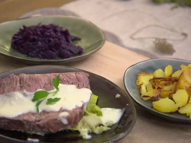 Rezept: Tellerfleisch mit Meerrettichsoße auf Wurzelgemüse mit Bratkartoffeln Bild Nr. 8010 Tellerfleisch mit Meerrettichsoße auf Wurzelgemüse mit Bratkartoffeln - Rezept - Bild Nr. 8010