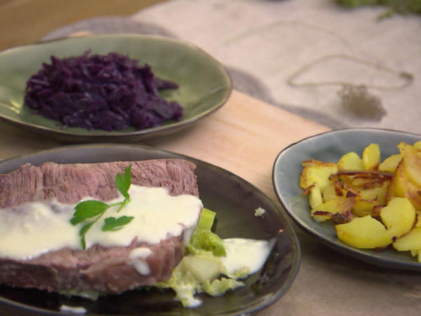 Tellerfleisch mit Meerrettichsoße auf Wurzelgemüse mit Bratkartoffeln ...