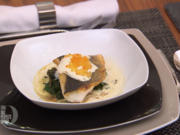 Wolfsbarschfilet auf asiatisch angemachtem Blattspinat mit Kokosmilch-Espuma - Rezept - Bild Nr. 8010