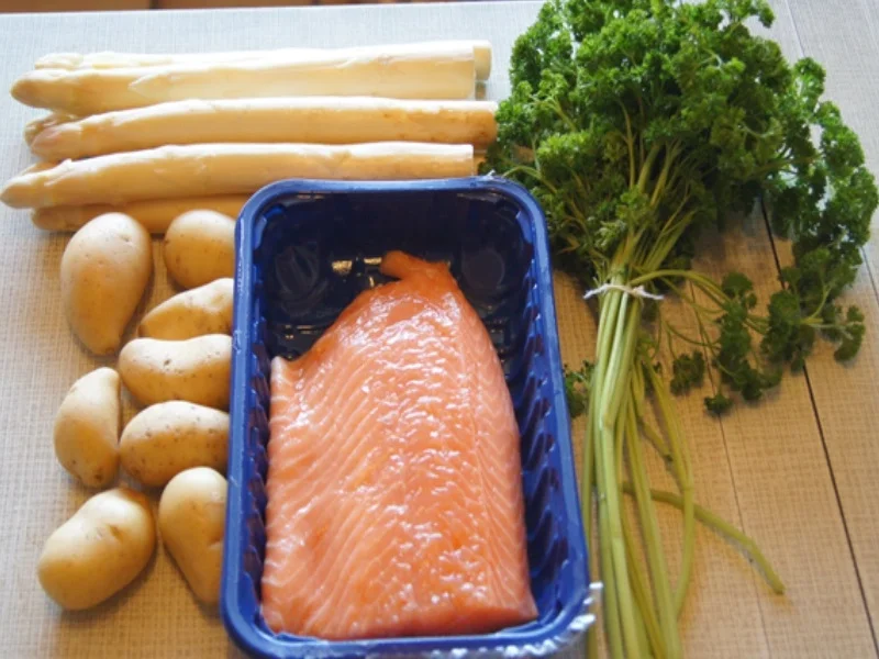 Rezept: Norwegisches Lachsfilet mit Spargel, Petersiliensauce und Kartoffeln Bild Nr. 8038 Norwegisches Lachsfilet mit Spargel, Petersiliensauce und Kartoffeln - Rezept - Bild Nr. 8038