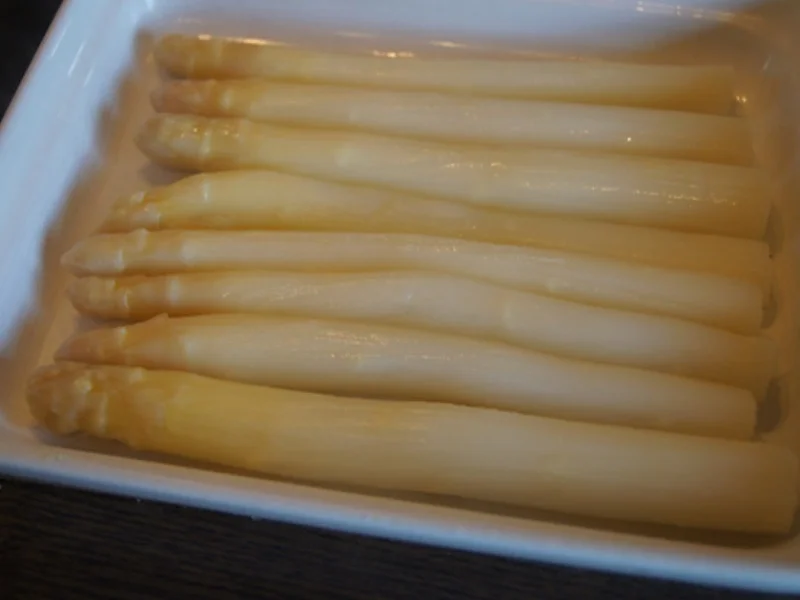 Rezept: Norwegisches Lachsfilet mit Spargel, Petersiliensauce und Kartoffeln Bild Nr. 8043 Norwegisches Lachsfilet mit Spargel, Petersiliensauce und Kartoffeln - Rezept - Bild Nr. 8043