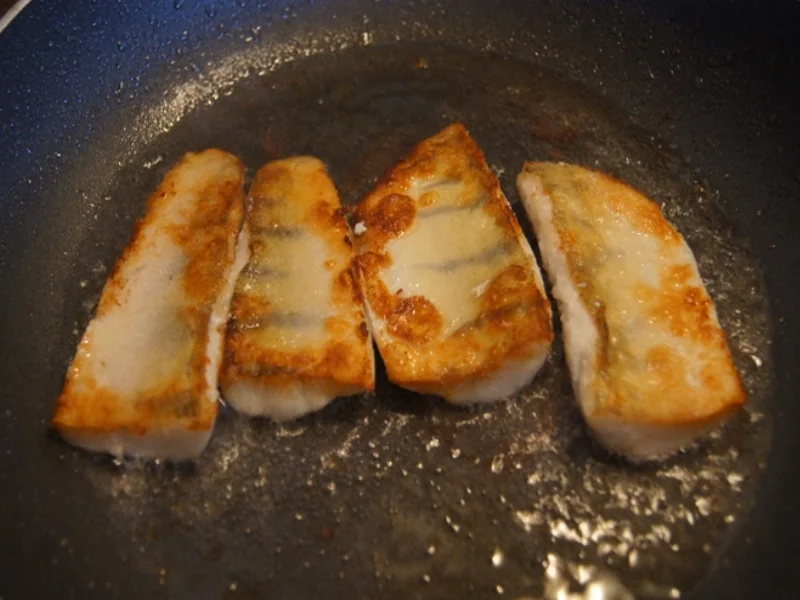 Zanderfilet mit Spargel, Petersiliensauce und Drillingen - Rezept - Bild Nr. 8