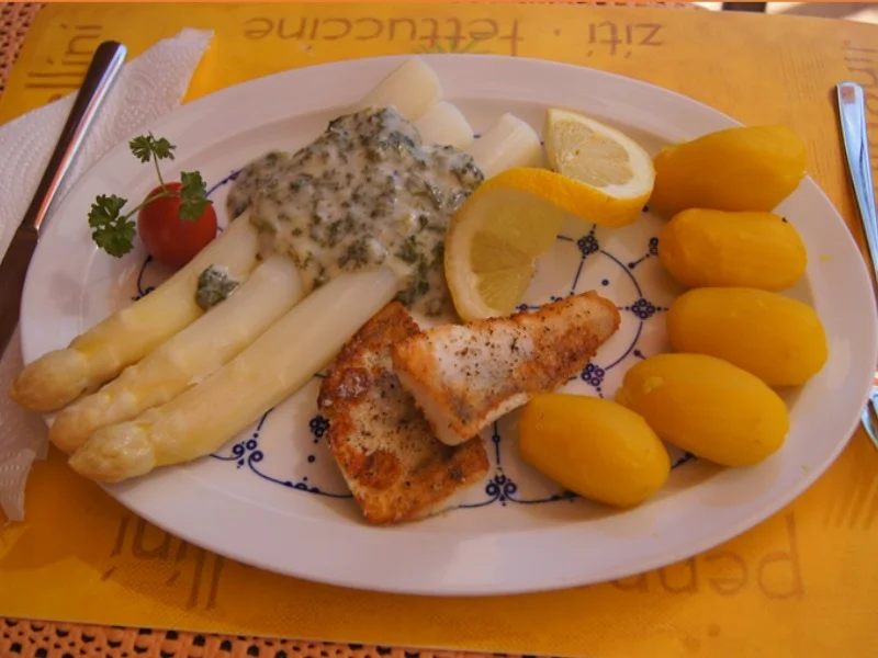 Zanderfilet mit Spargel, Petersiliensauce und Drillingen - Rezept - Bild Nr. 15
