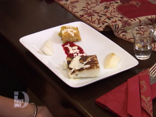 Baklava (Blätterteig-Süßgebäck) und Tavuk Gögsü Kazandibi (Milchspeise mit Huhn) - Rezept - Bild Nr. 2