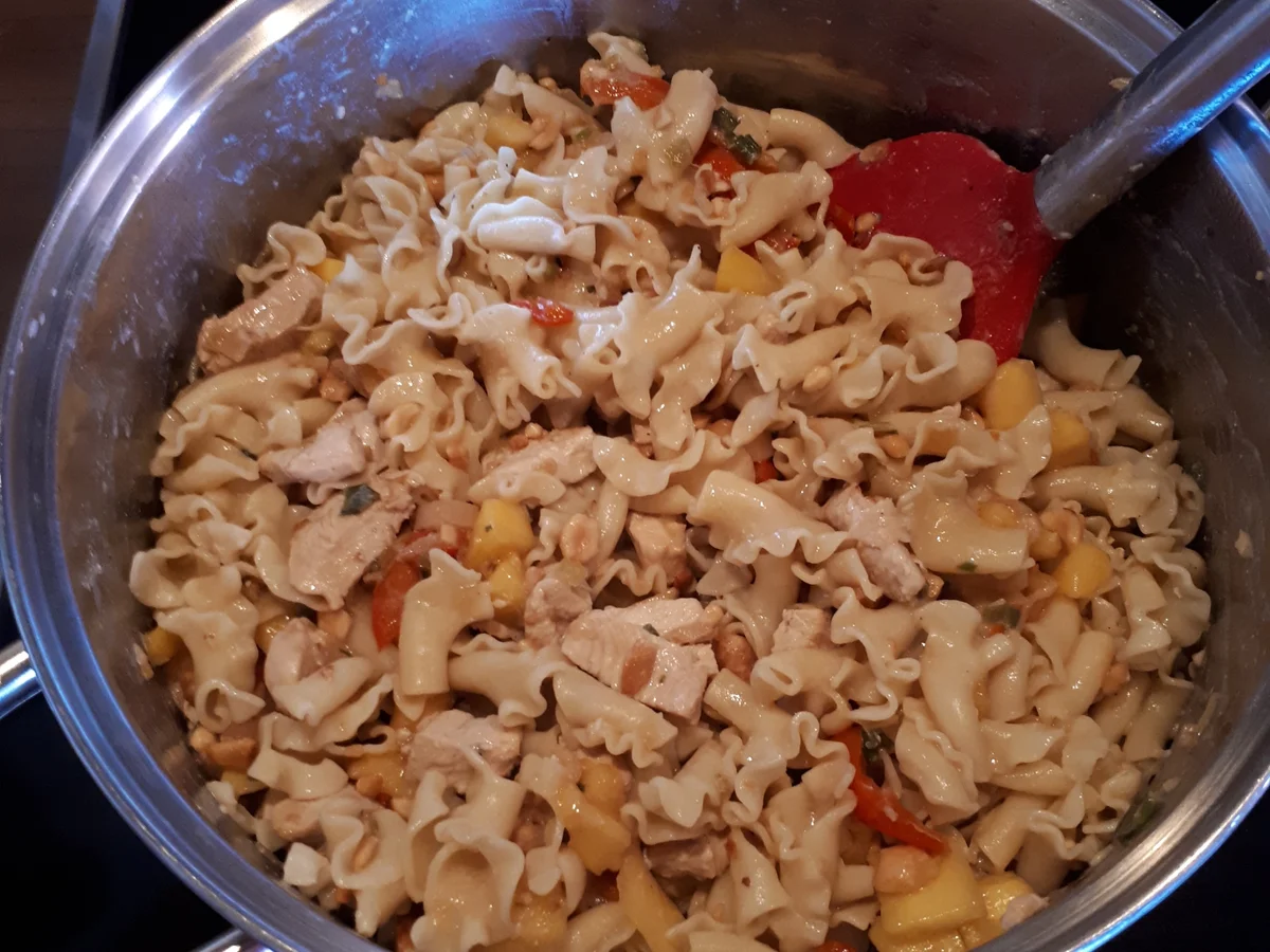 Nudelpfanne mit Mango und Erdnüssen - Rezept - Bild Nr. 8045