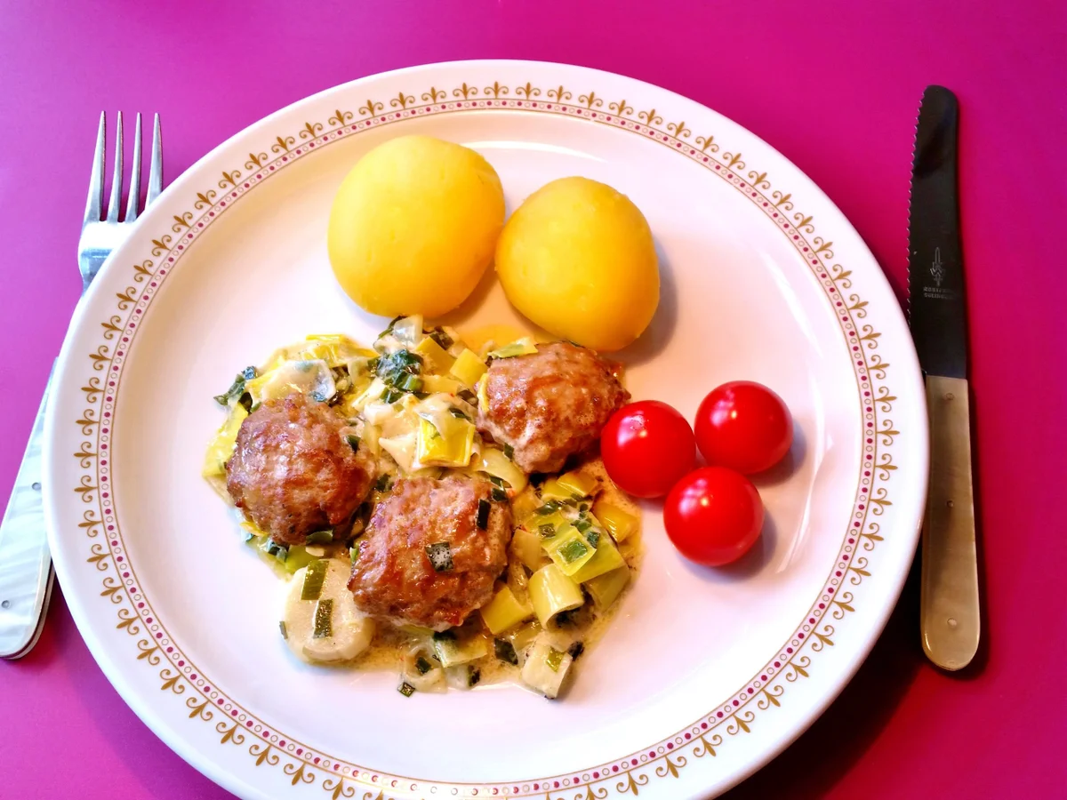 Hackbällchen in feinem Lauchgemüse mit Bärlauch - Rezept - Bild Nr. 8044