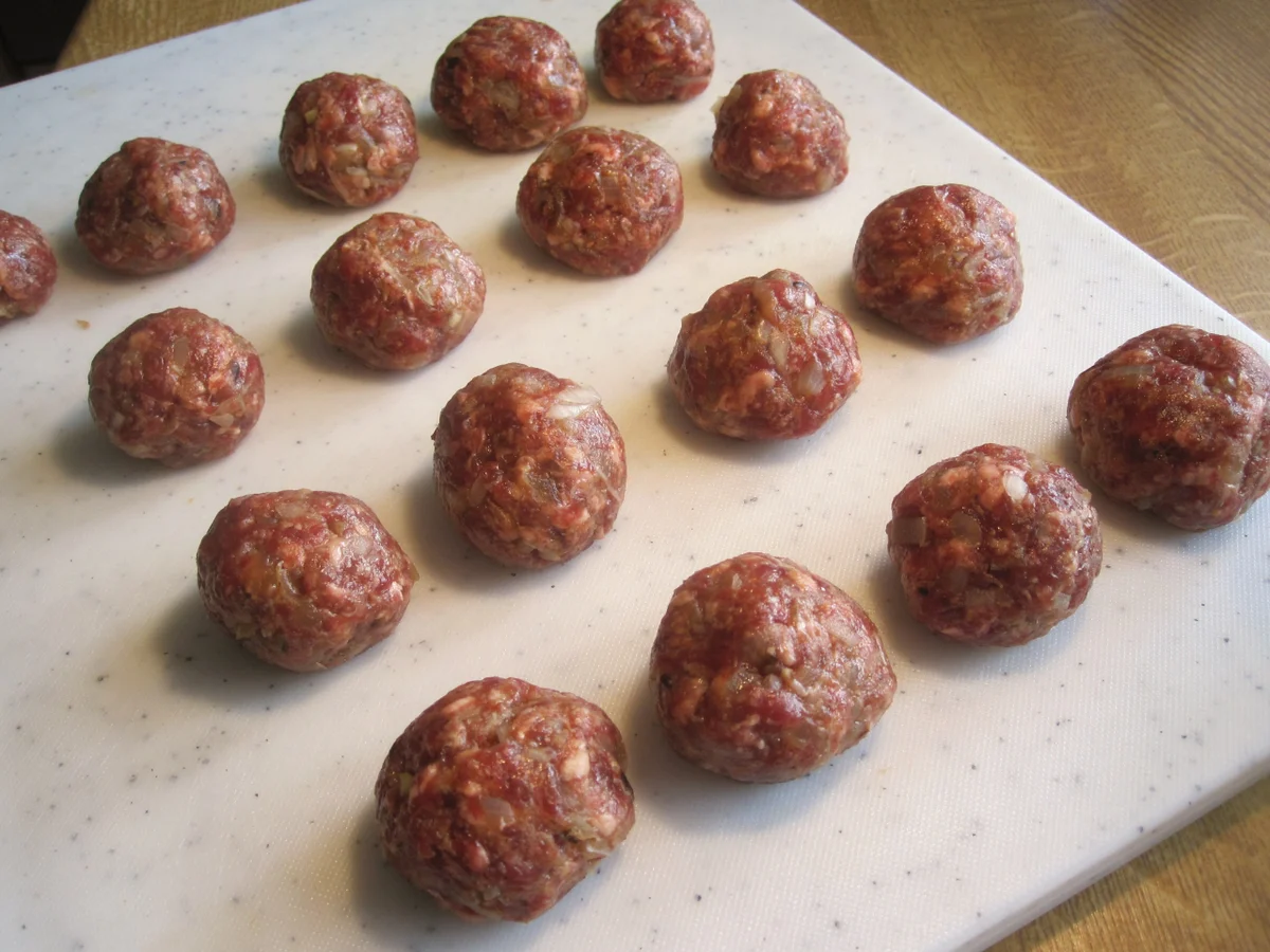 Hackbällchen in feinem Lauchgemüse mit Bärlauch - Rezept - Bild Nr. 8054