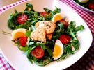 Rucola garniert - mit Ziegenkäse, Ei und Kirschtomaten - Rezept - Bild Nr. 8055