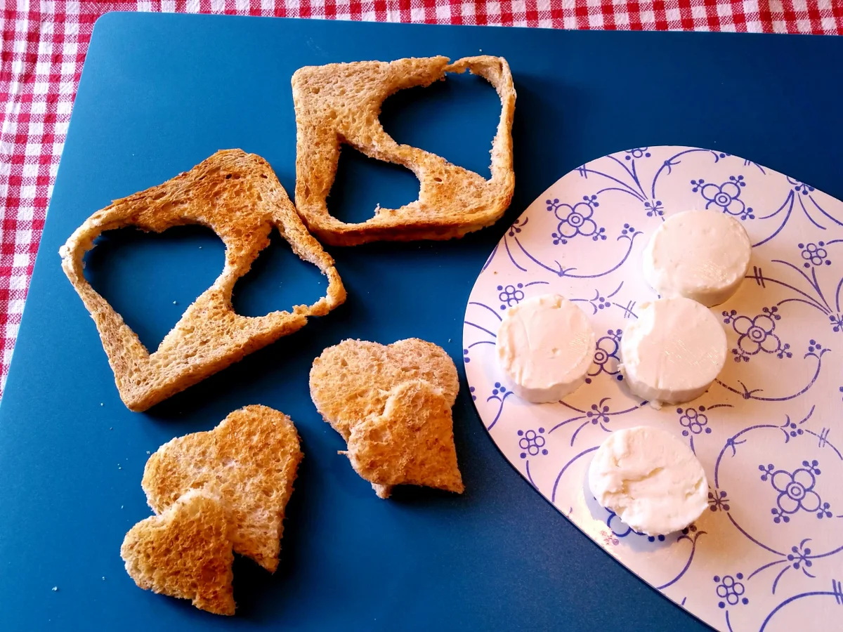 Rezept: Rucola garniert - mit Ziegenkäse, Ei und Kirschtomaten Bild Nr. 8057 Rucola garniert - mit Ziegenkäse, Ei und Kirschtomaten - Rezept - Bild Nr. 8057