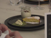 Weiße Schokoladenmousse mit spanischem Mandelküchlein und „Snowqueen“ - Rezept - Bild Nr. 2