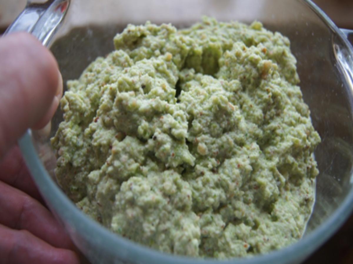 Zuckerschoten-Mandel-Erdnuss-Pesto - Rezept - kochbar.de