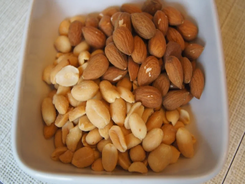 Zuckerschoten-Mandel-Erdnuss-Pesto - Rezept - Bild Nr. 4