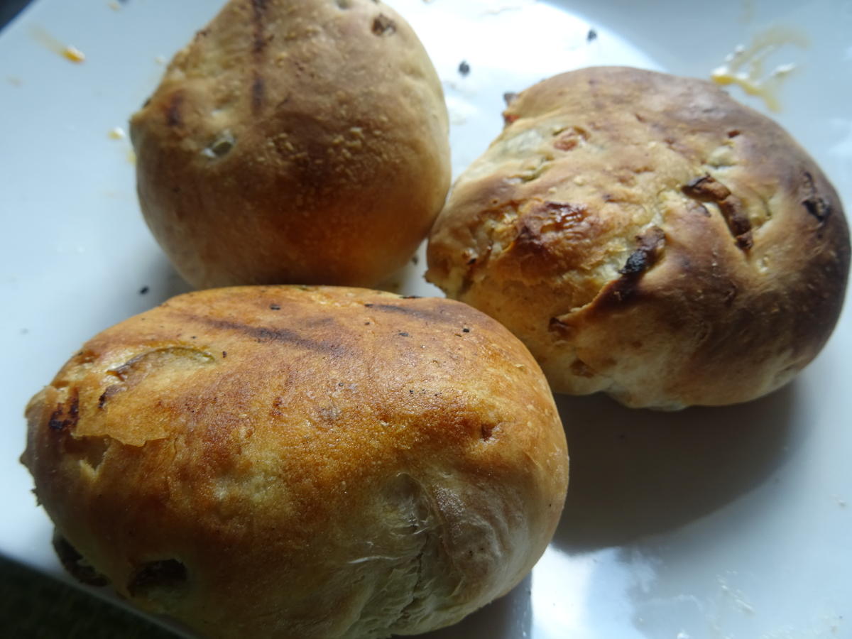 Grill Brötchen mit Oliven und Feta Füllung - einfach - von barbara62